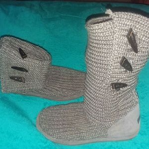 Bearpaw knitten boots